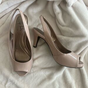 NUDE HEELS